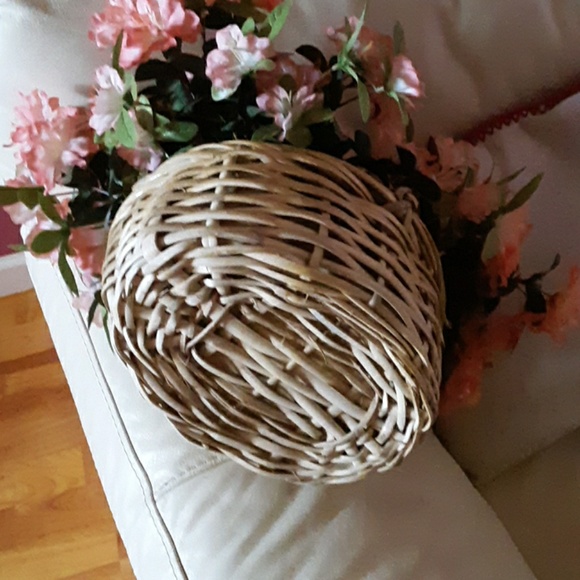 Basket of flowers - Picture 3 of 3